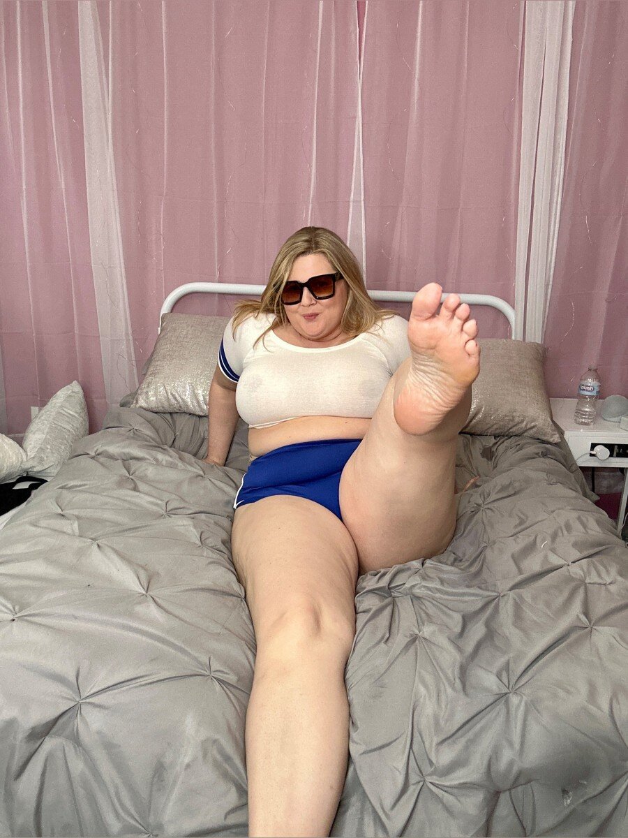 Newnaughtyneighbor (@newnaughtyneighbor), OnlyFans creator