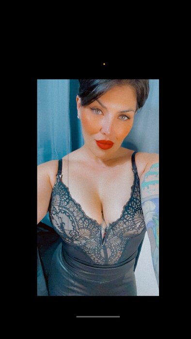 Nickimarie01 (@nickimarie01), OnlyFans creator