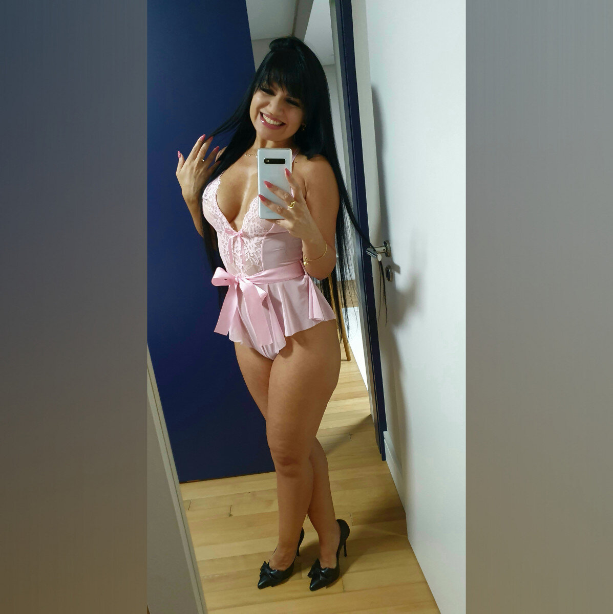 Nicolecariocaoficial (@nicolecariocaoficial), OnlyFans creator