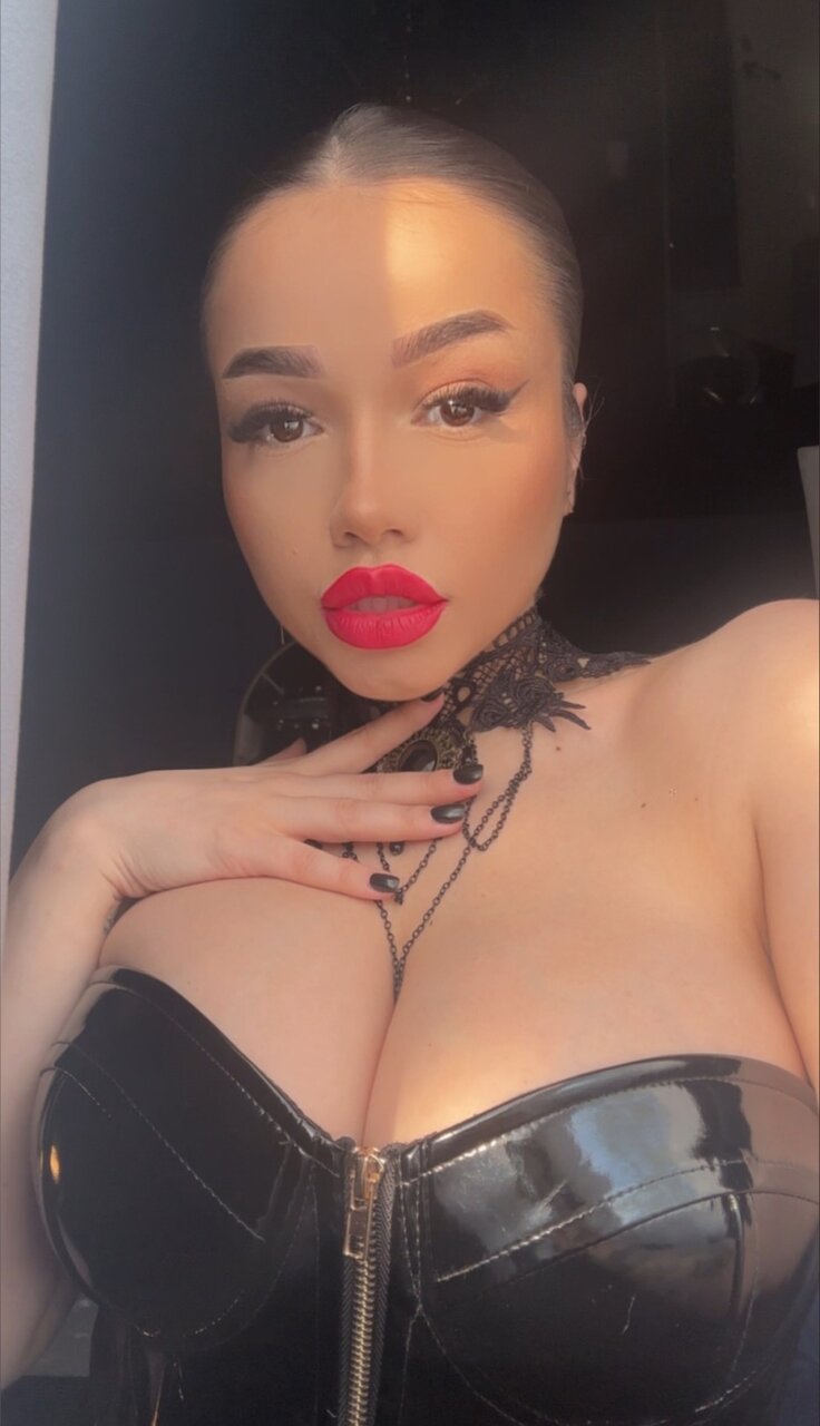 Nikibryce (@nikibryce), OnlyFans creator