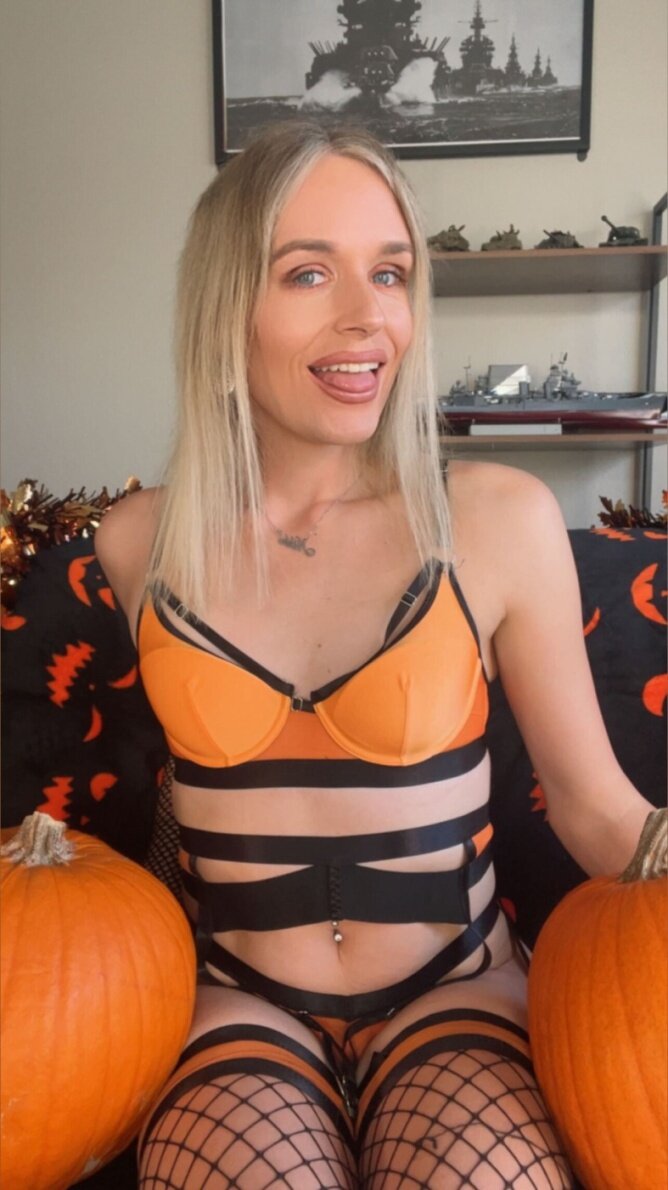 Nikkidolly95 (@nikkidolly95), OnlyFans creator