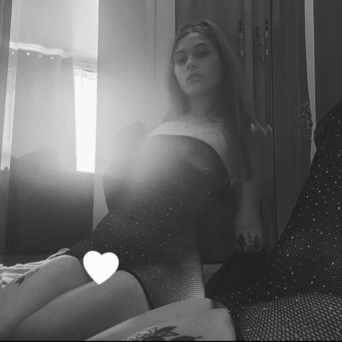 Nikkihumm (@nikkihumm), OnlyFans creator