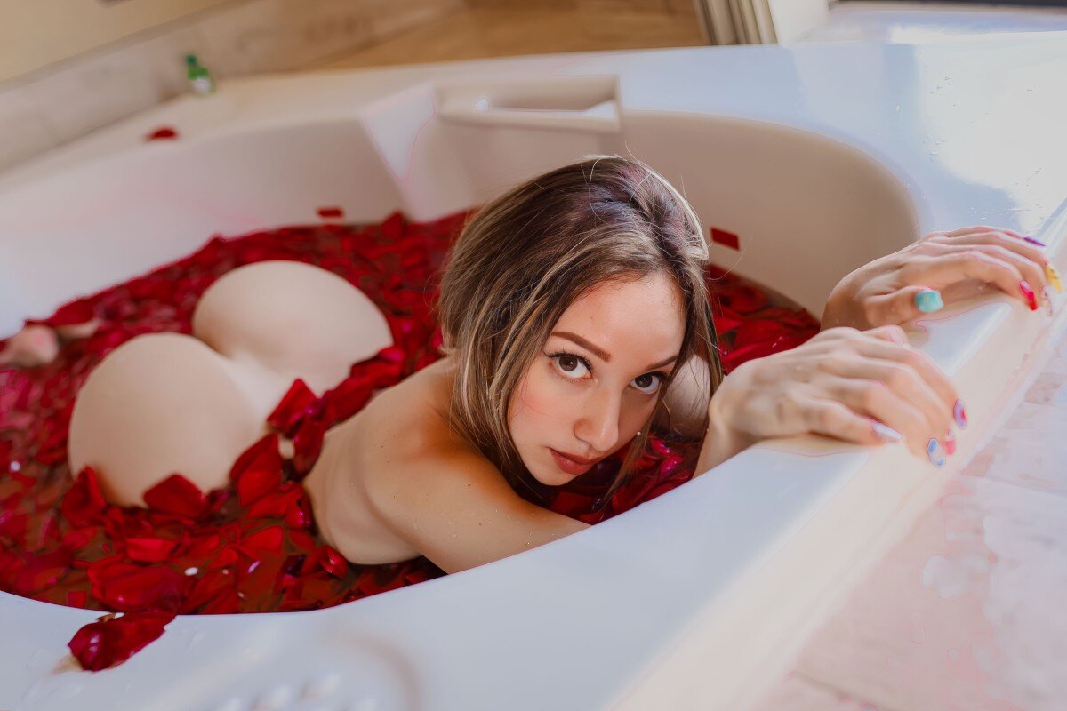 Ninaparodi (@ninaparodi), OnlyFans creator
