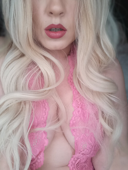 Ninaraejonesvip (@ninaraejonesvip), OnlyFans creator