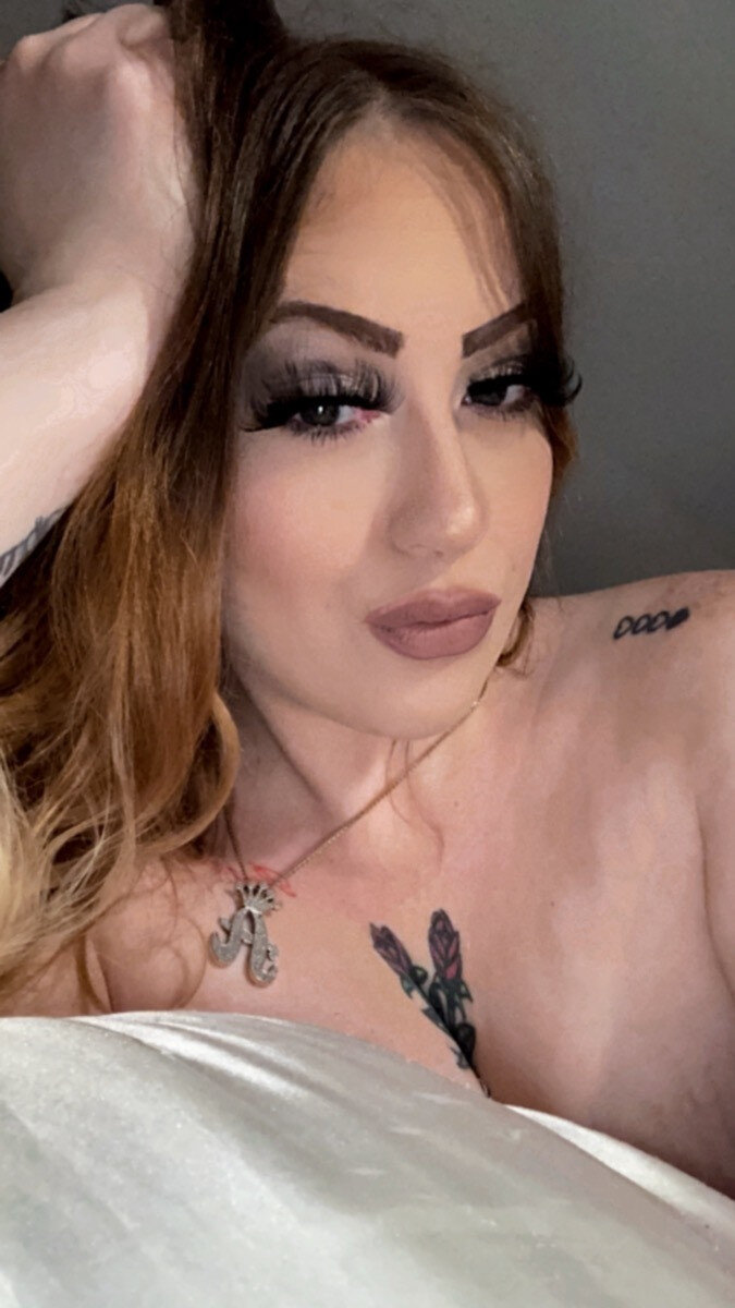 Ninaros8 (@ninaros8), OnlyFans creator