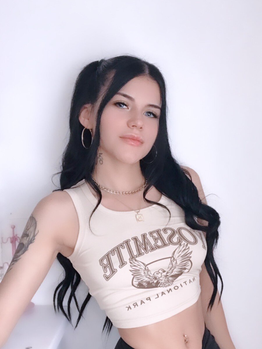 Ninoskamillerie (@ninoskamillerie), OnlyFans creator