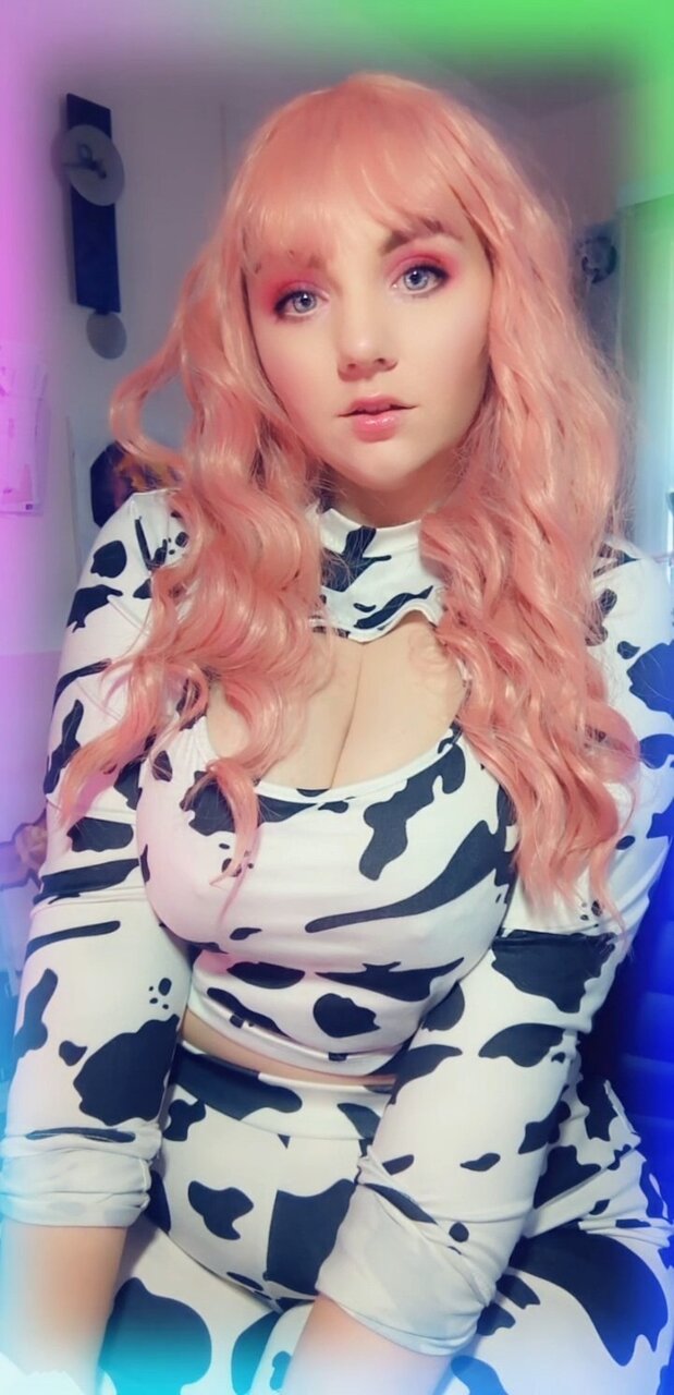 Evie (@nipplestuff), OnlyFans creator