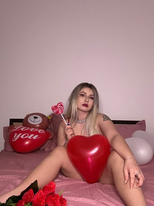 Betty (@nipsandstrips69), OnlyFans creator