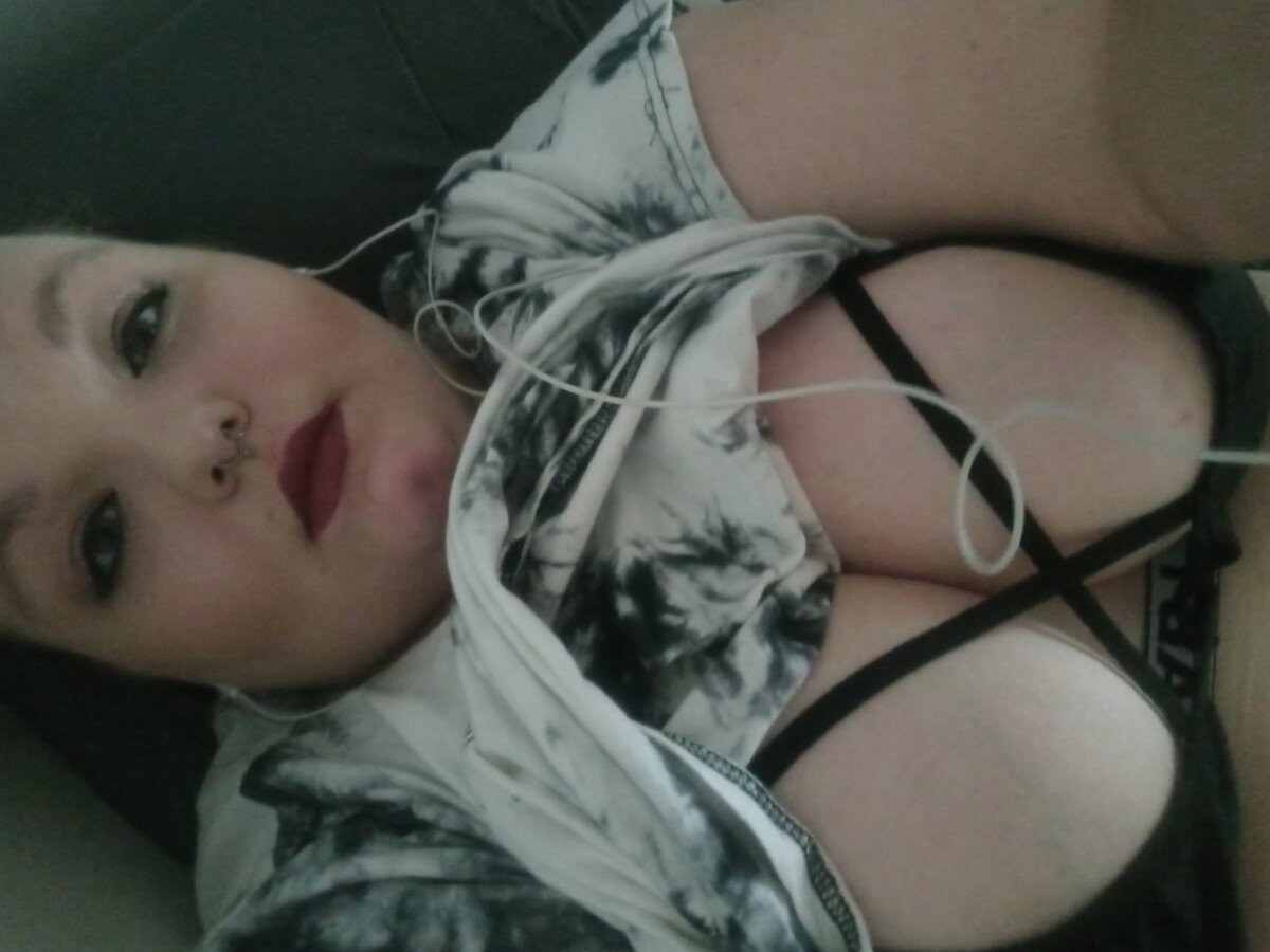 Notsoinnocentrachel (@notsoinnocentrachel), OnlyFans creator