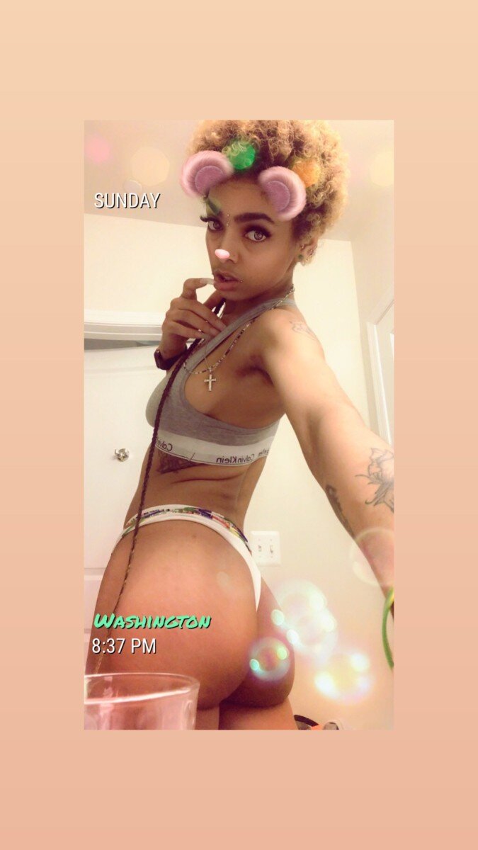 Nudistqueen (@nudistqueen), OnlyFans creator