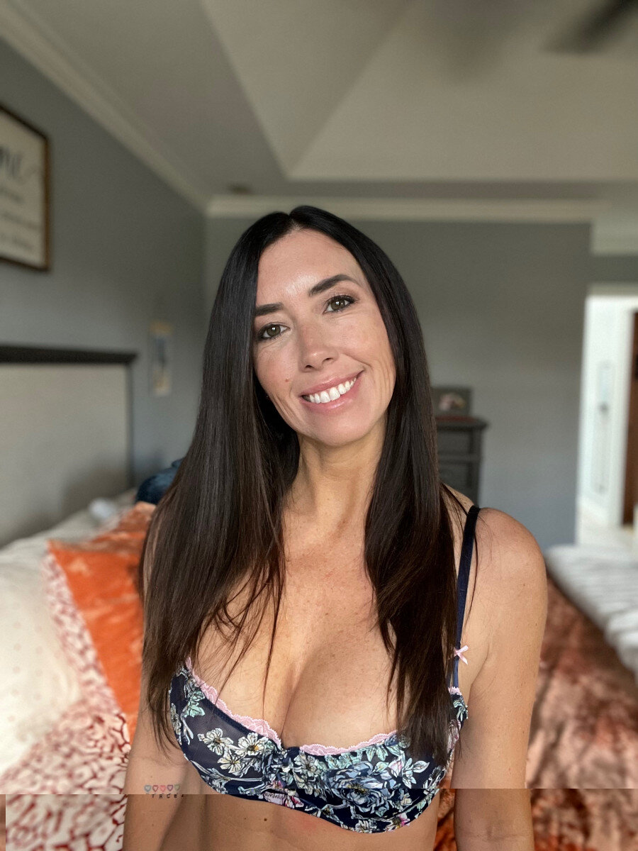 Nursecaroline6969 (@nursecaroline6969), OnlyFans creator
