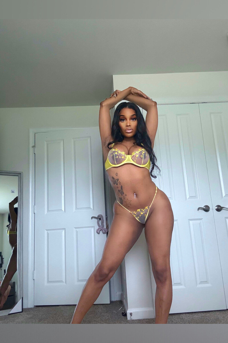 Nyabella (@nyabella), OnlyFans creator