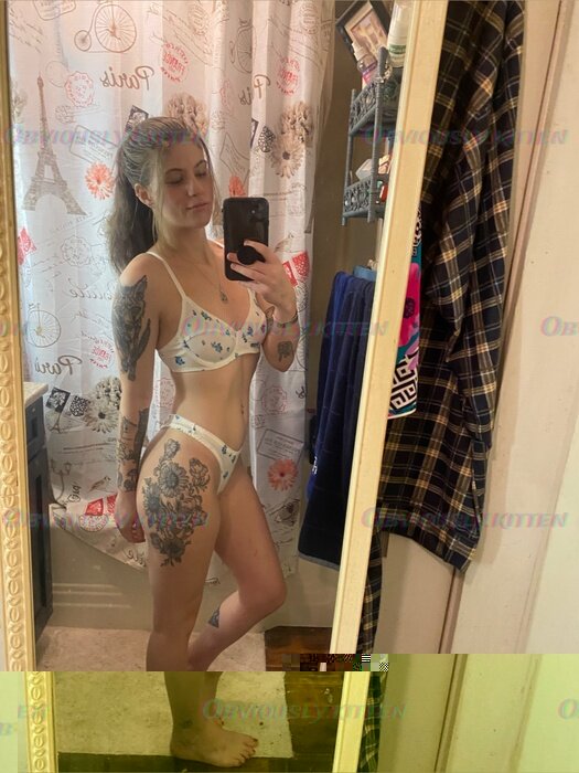 Obviouslykittenn (@obviouslykittenn), OnlyFans creator