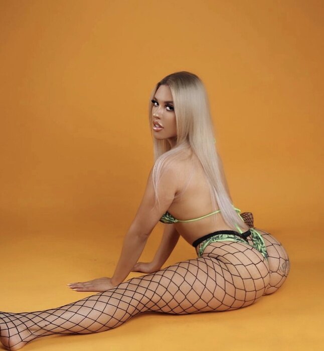 Officialale (@officialale), OnlyFans creator