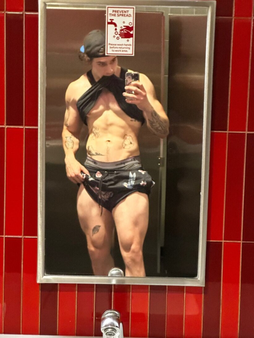 Okipluto (@oki_pluto), OnlyFans creator