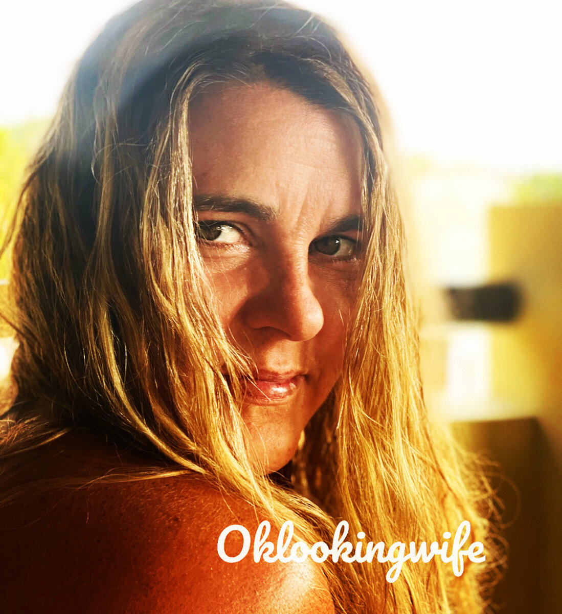 Oklookingwife (@oklookingwife), OnlyFans creator