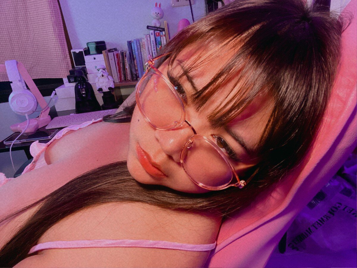 Olivialovelycat (@olivialovelycat), OnlyFans creator