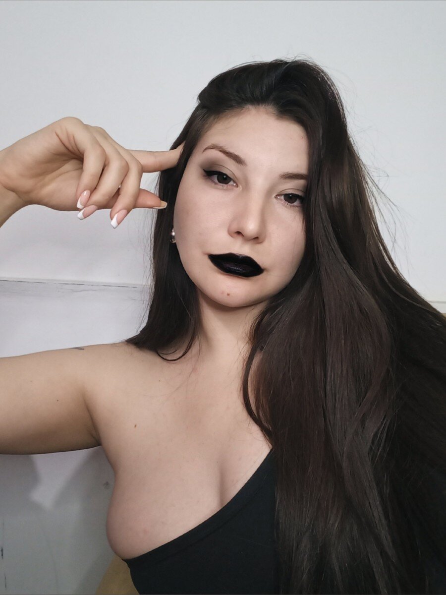Olivia (@oliviashineok), OnlyFans creator