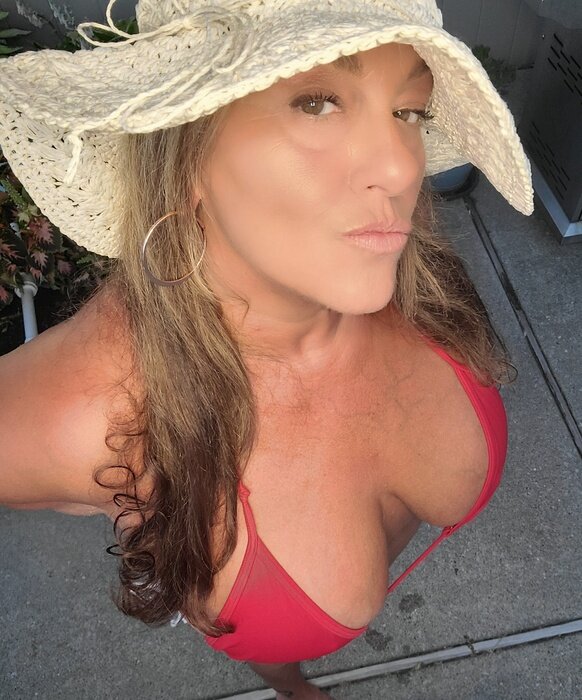 Onesexyhotwife (@onesexyhotwife), OnlyFans creator