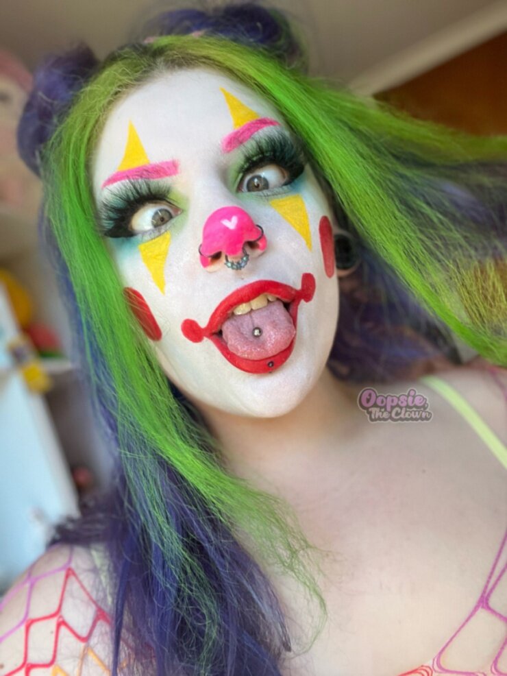 Oopsietheclown (@oopsietheclown), OnlyFans creator