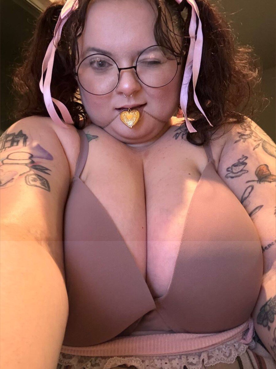 Oopsmadi1999 (@oopsmadi1999), OnlyFans creator