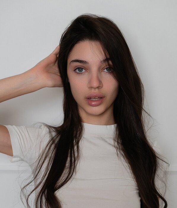 Oryna (@orynavirgin), OnlyFans creator