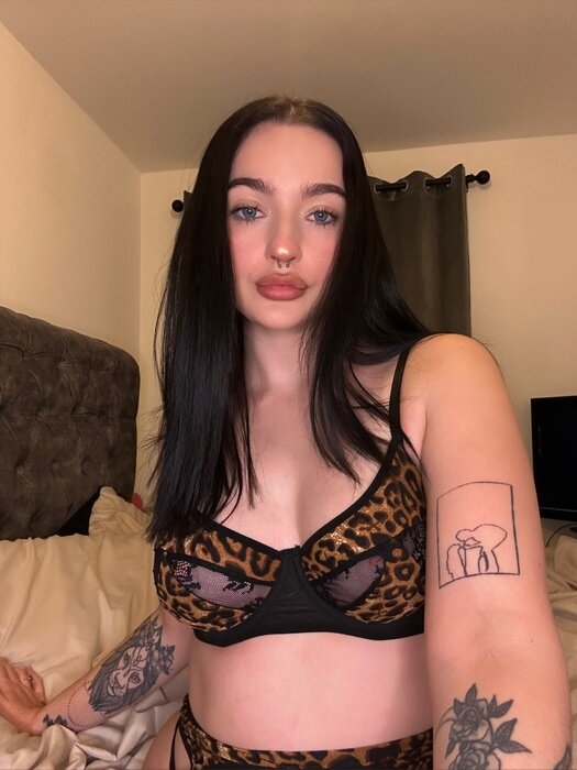 Paigeee24 (@paigeee24), OnlyFans creator