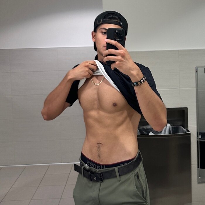 Papichuloalex97 (@papichuloalex97), OnlyFans creator