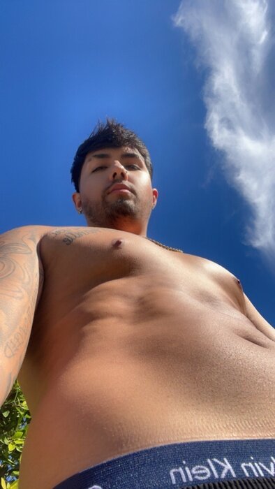 Papihvgo (@papihvgo), OnlyFans creator