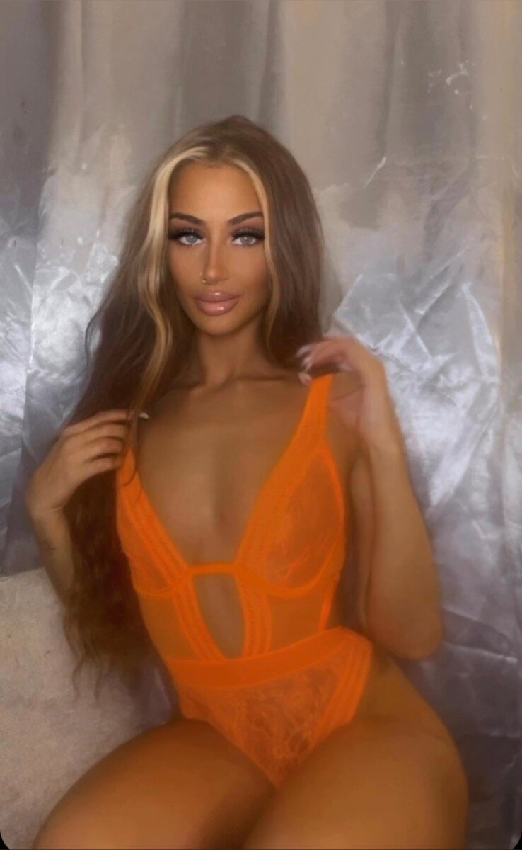 Parispage (@parispage), OnlyFans creator