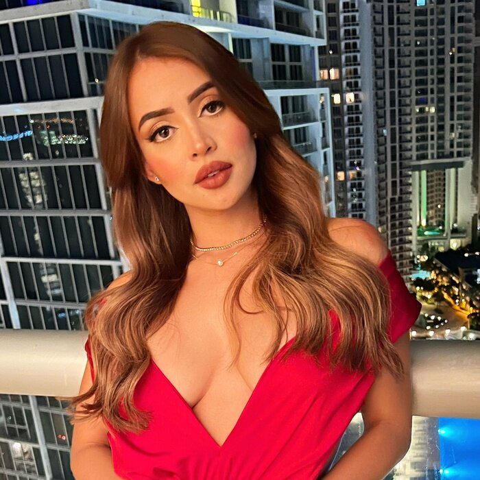 paulina (@paulinaroma), OnlyFans creator