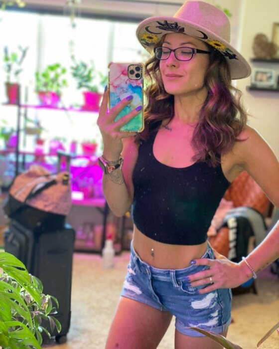 Peekingonjemma (@peekingonjemma), OnlyFans creator
