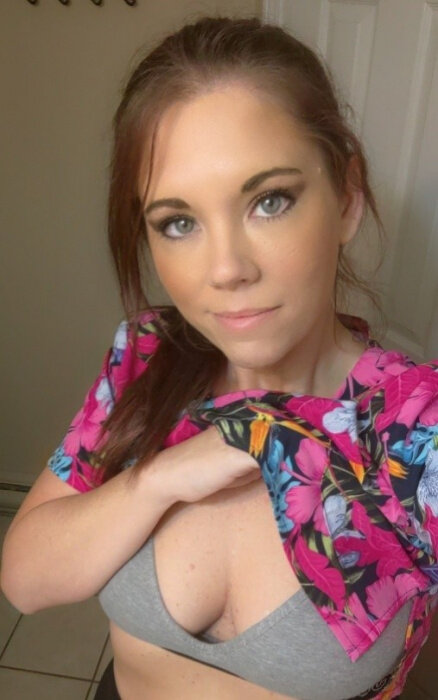 Peekinmypanties (@peekinmypanties), OnlyFans creator