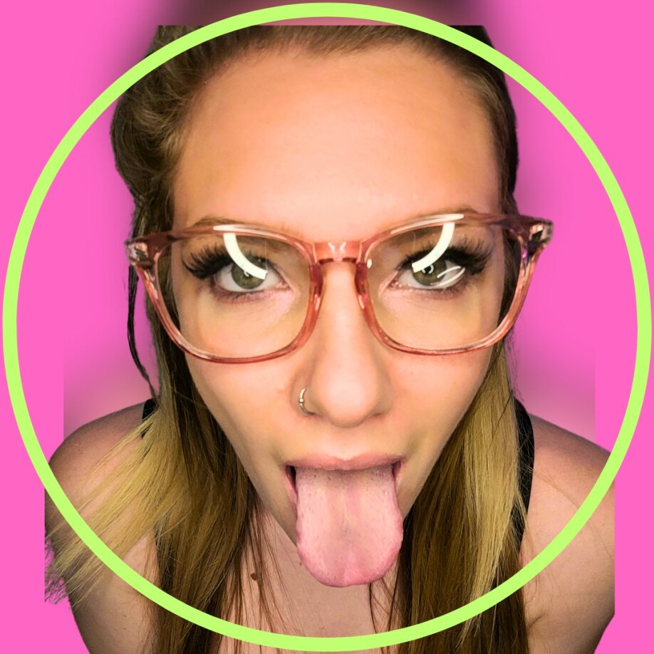 Pennycakez (@pennycakez), OnlyFans creator