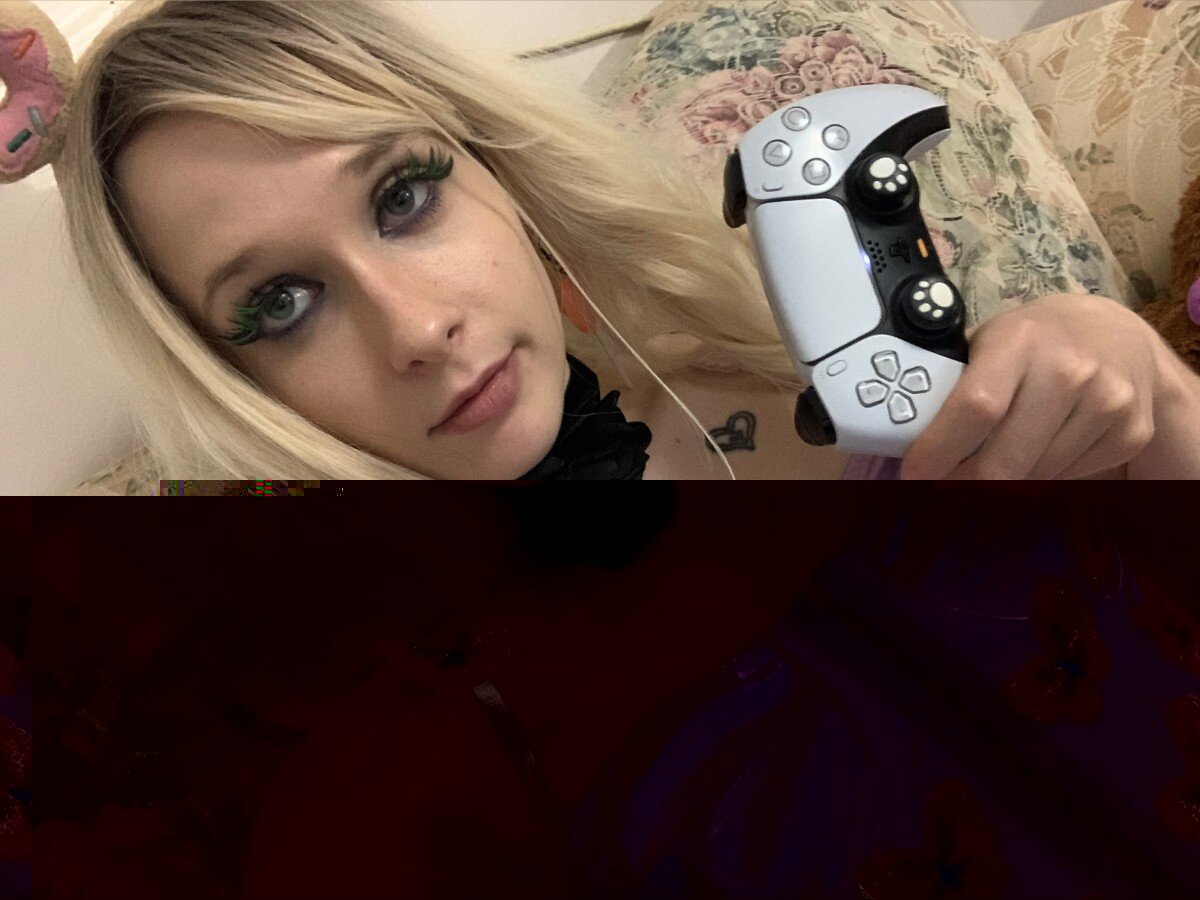 Petiteandsweet69 (@petiteandsweet69), OnlyFans creator