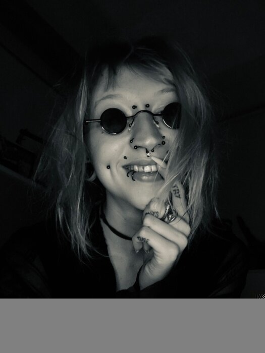 Petitehippy1 (@petitehippy1), OnlyFans creator