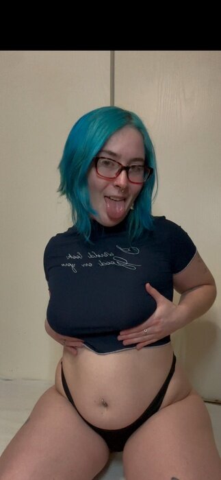 Petitemoss (@petitemoss), OnlyFans creator