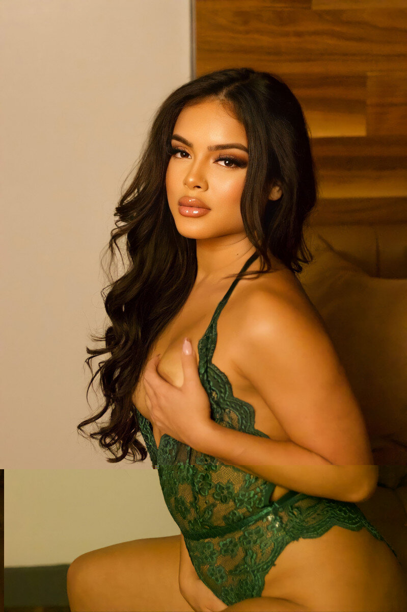 Petiteplayymate (@petiteplayymate), OnlyFans creator