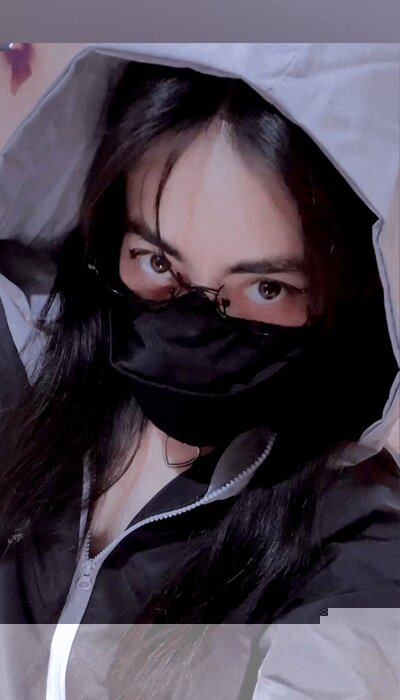 Petitesirah7 (@petitesirah7), OnlyFans creator