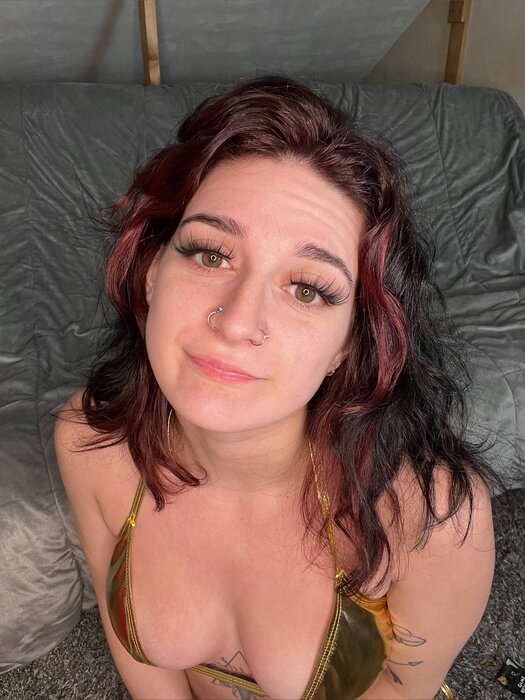 Petitewithcheeks (@petitewithcheeks), OnlyFans creator