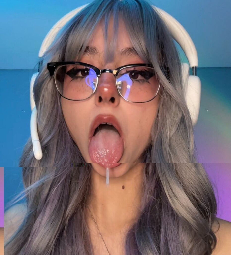 Petitleaxx (@petitleaxx), OnlyFans creator