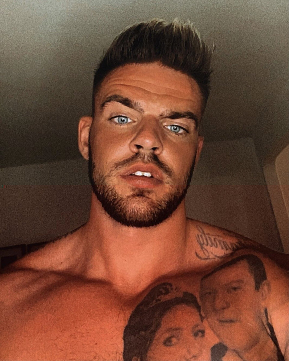 Pezzaburke (@pezzaburke), OnlyFans creator