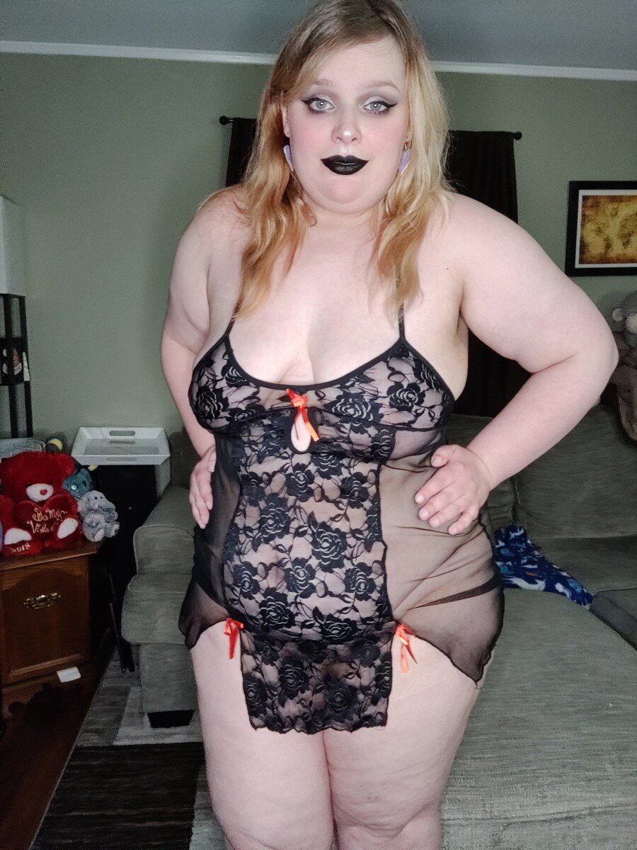 Phoebegoth (@phoebegoth), OnlyFans creator