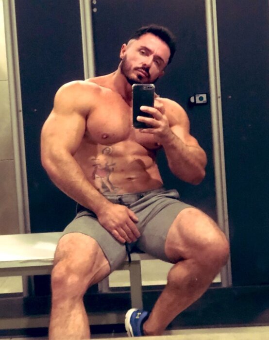Pietroluide (@pietroluide), OnlyFans creator