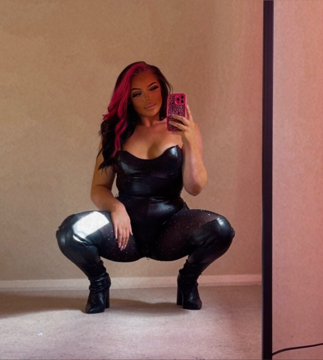Pinkiequeen92 (@pinkiequeen92), OnlyFans creator