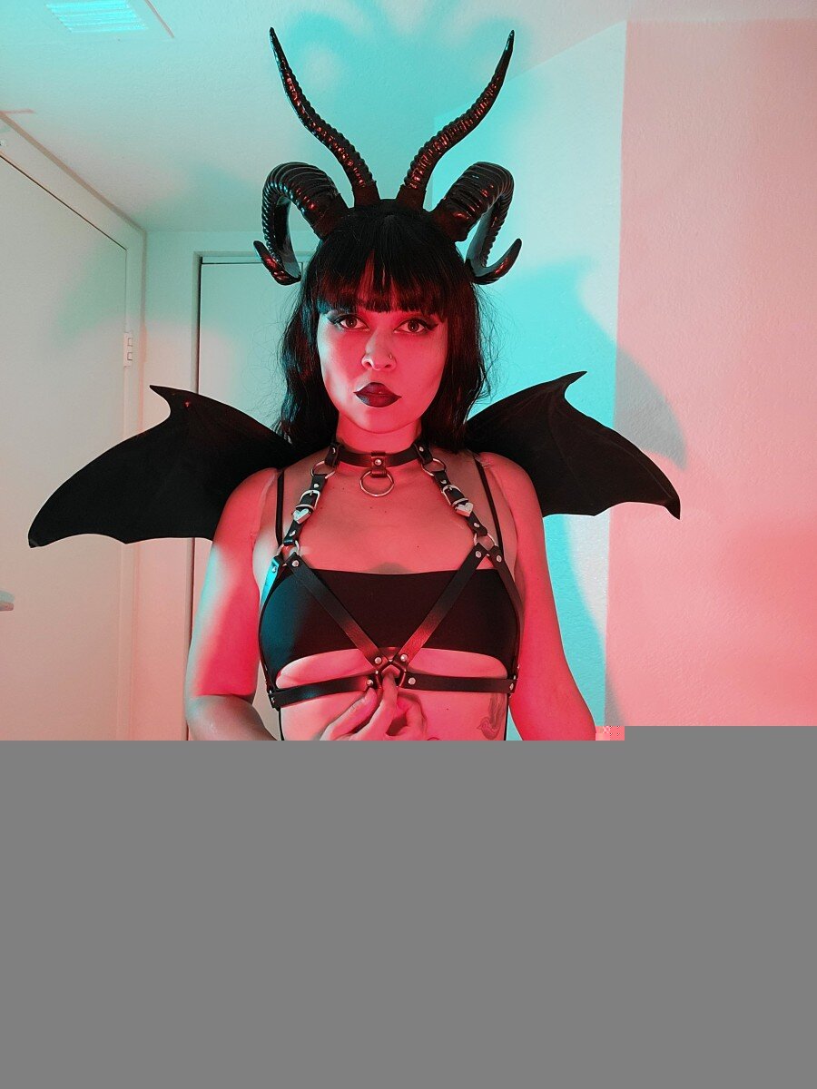 Pinksaltmoon (@pinksaltmoon), OnlyFans creator