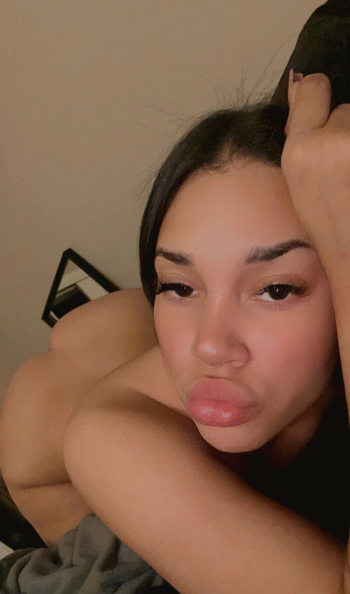 Pinktoesx (@pinktoes_x), OnlyFans creator