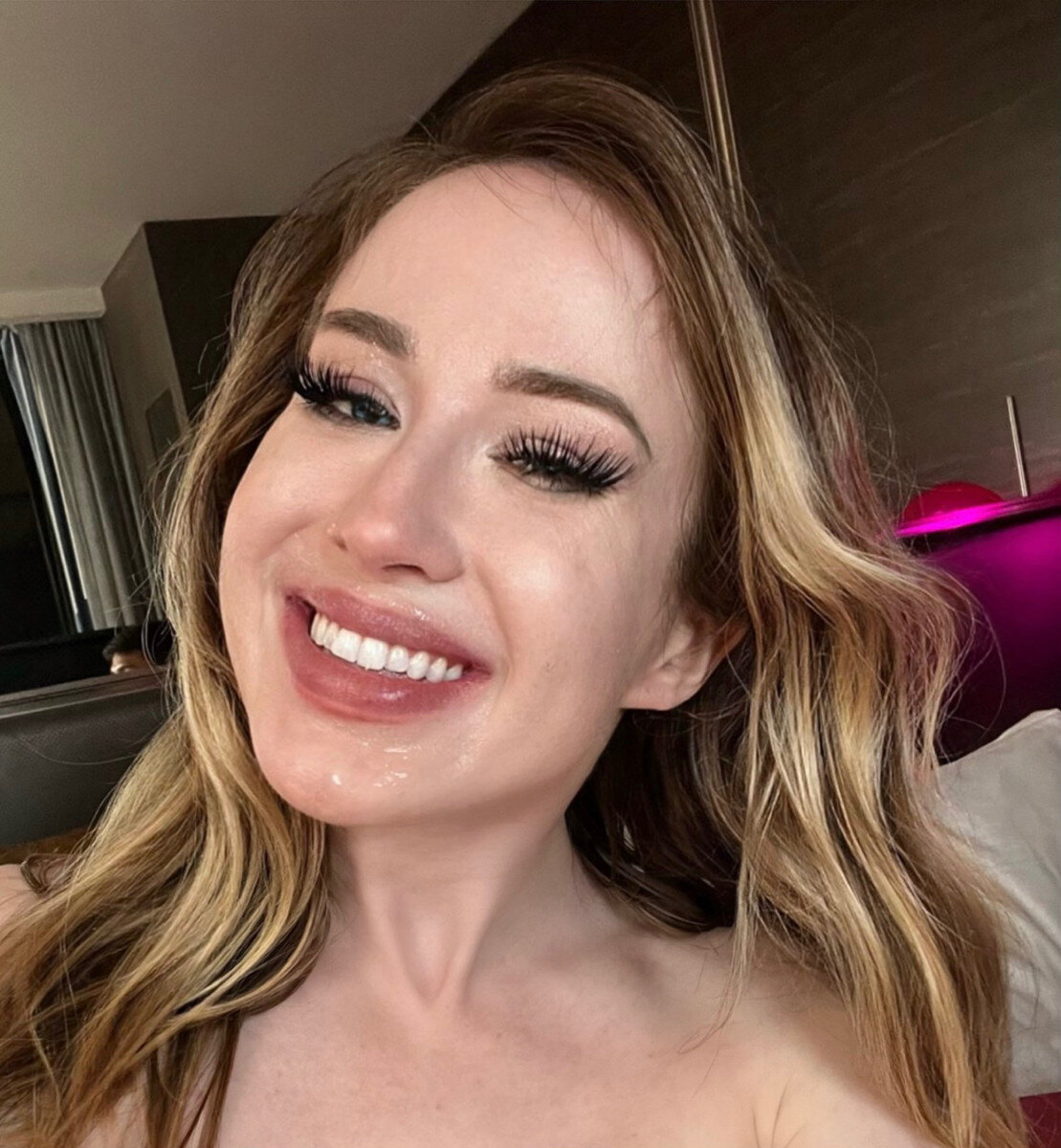 Alaina (@pintsizedblonde), OnlyFans creator