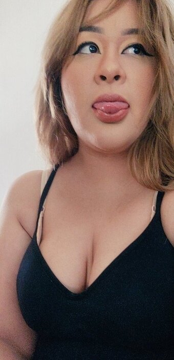 Pinweee (@pinwee_e), OnlyFans creator