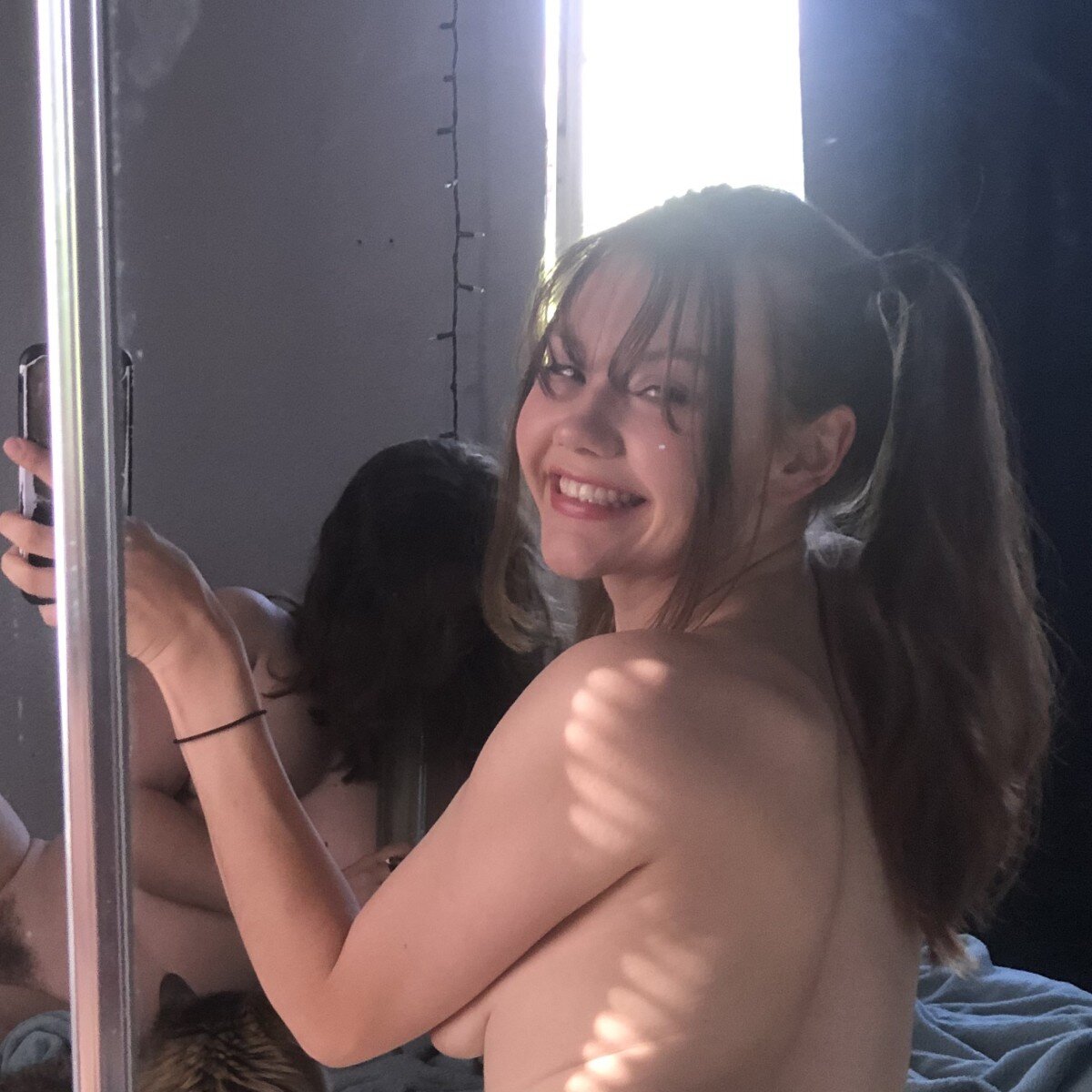 Pissqu33n (@pissqu33n), OnlyFans creator